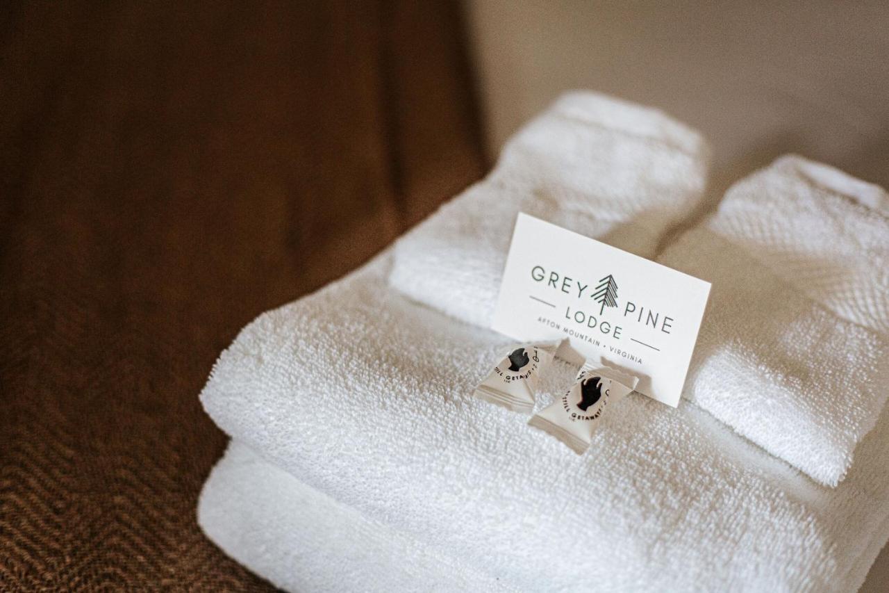 Grey Pine Lodge Уейнсборо Стая снимка