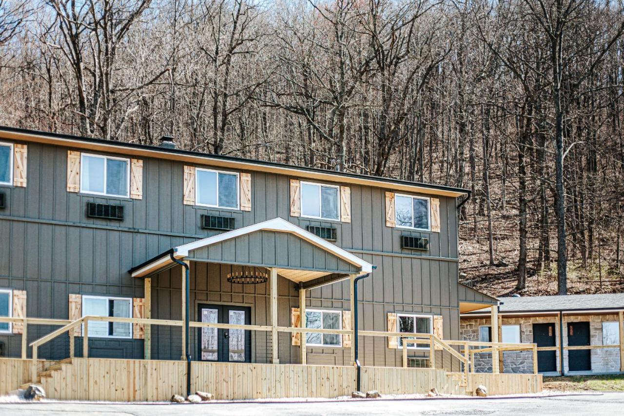 Grey Pine Lodge Уейнсборо Стая снимка