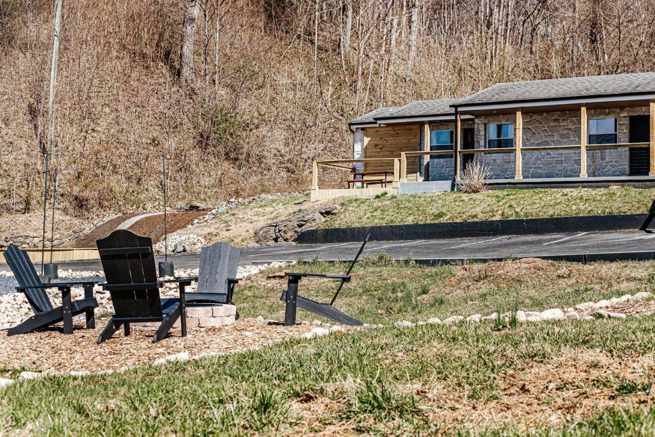 Grey Pine Lodge Уейнсборо Стая снимка